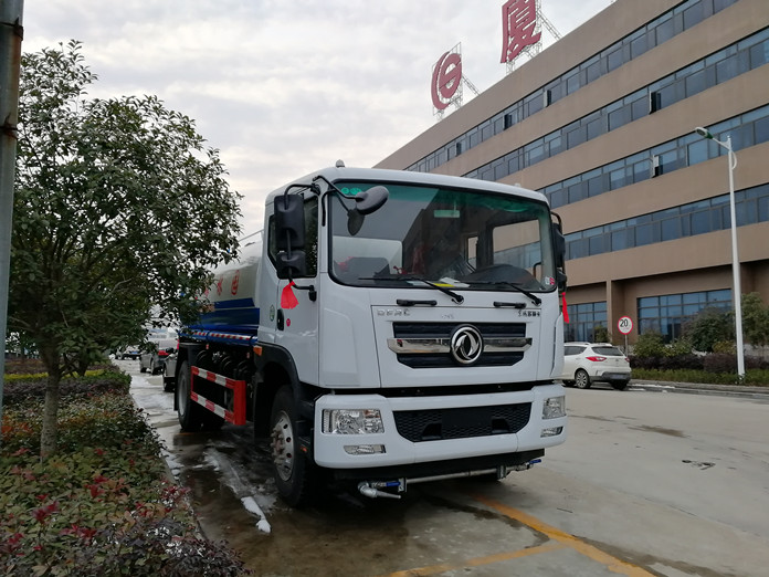 東風(fēng)多利卡D9灑水車